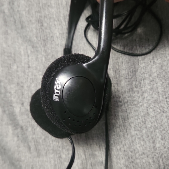 3/ $20  Headset - Picture 2 of 3